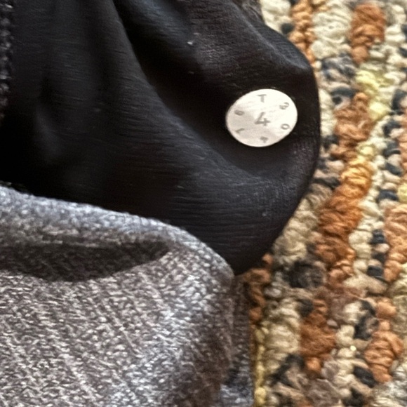 Lululemon High Times Pant in Heathered 7/8 length in Black, Size 4 - Picture 9 of 11